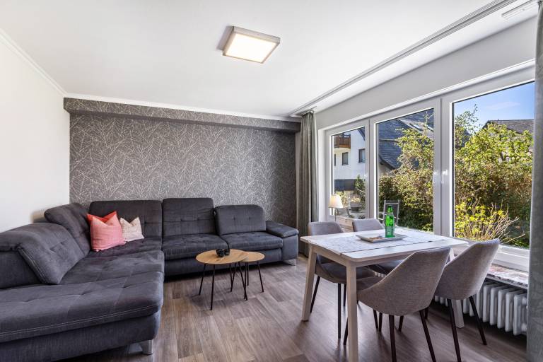Holiday Apartments Löwenstein FeWo 1 with Private Terrace & Garden and Wi-Fi in Kassel
