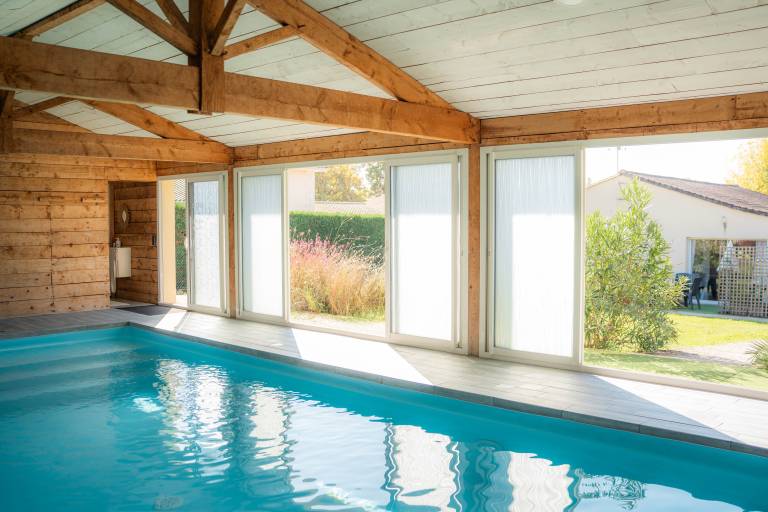 Gite le cocon de lily – Spacious Holiday Home with Indoor Pool in Bordeaux Vineyards in Libourne