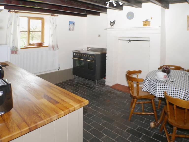 Cottage with garden — photo 5
