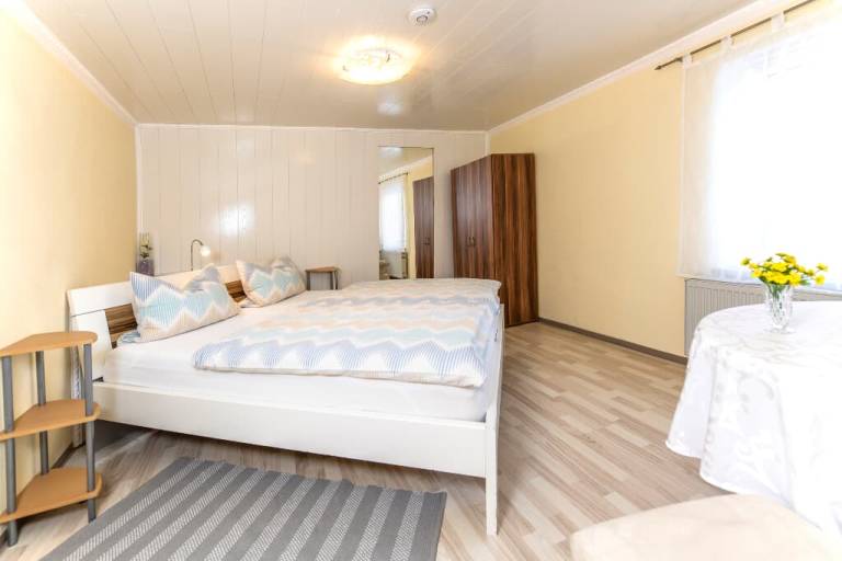 Doppelzimmer mit kostenfreiem WLAN in ruhiger Lage
