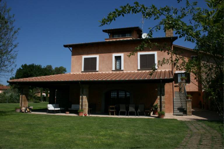 Villa with terrace, private pool & yard — photo 2