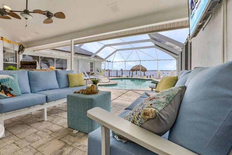 Vacation home with private pool & BBQ | River view — photo 4