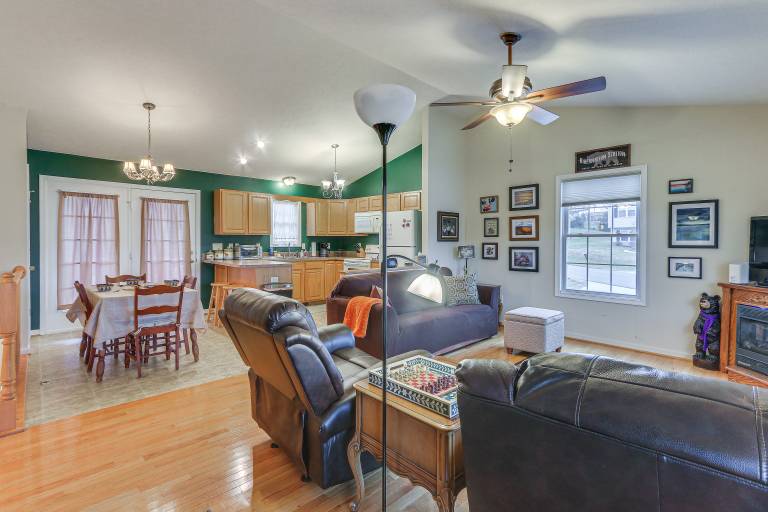 Charming Shenandoah Retreat w/ Deck! — photo 5