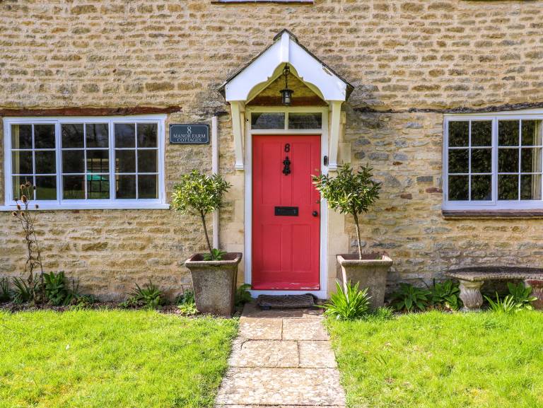 Cottage with garden — photo 4