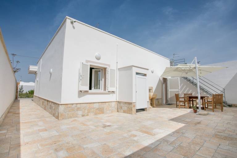 Family-oriented lovely villa with yard | Close to the beach | Pet-friendly — photo 5