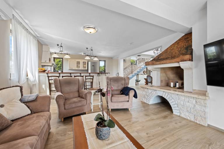 Villa with sauna, patio & private pool — photo 4