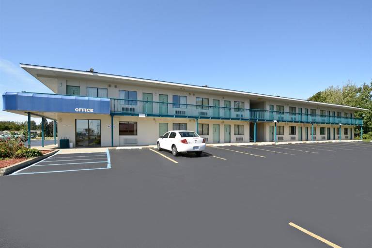 Americas Best Value Inn Battle Creek — photo 3