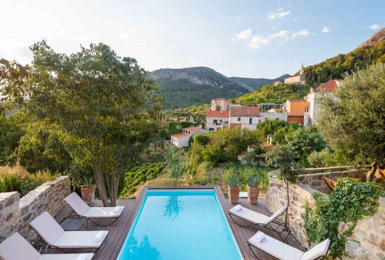 Villa with terrace, yard & private pool — photo 5