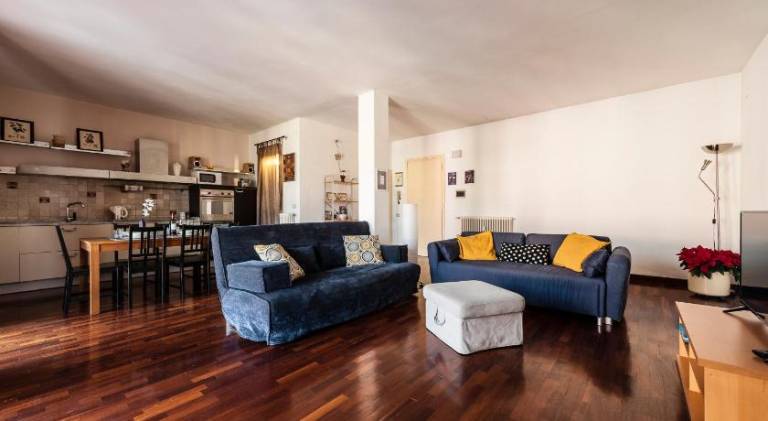 Hostly - Light and Wood near the Tower - 100sqm, 6 pax, 2 Bedrooms, AC, Town Center — photo 2