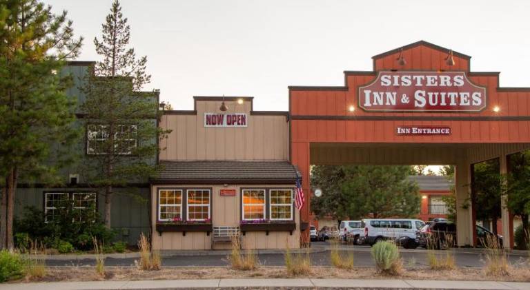 Sisters Inn & Suites — photo 5