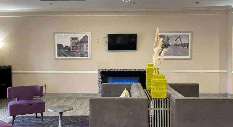 La Quinta Inn & Suites by Wyndham Waxahachie — photo 5