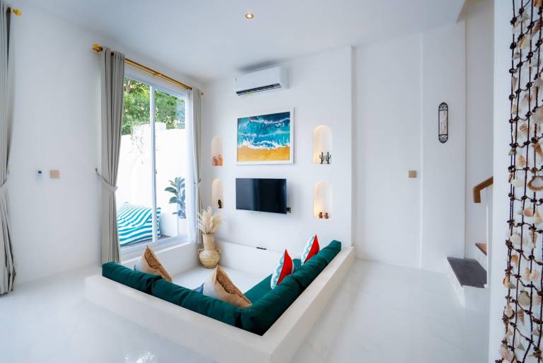 Villa with terrace, jacuzzi & pool | Pet-friendly — photo 2