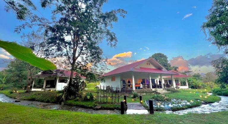 Big house with yard, barbeque & terrace | Perfect for remote work | Pets are welcome in Lampang