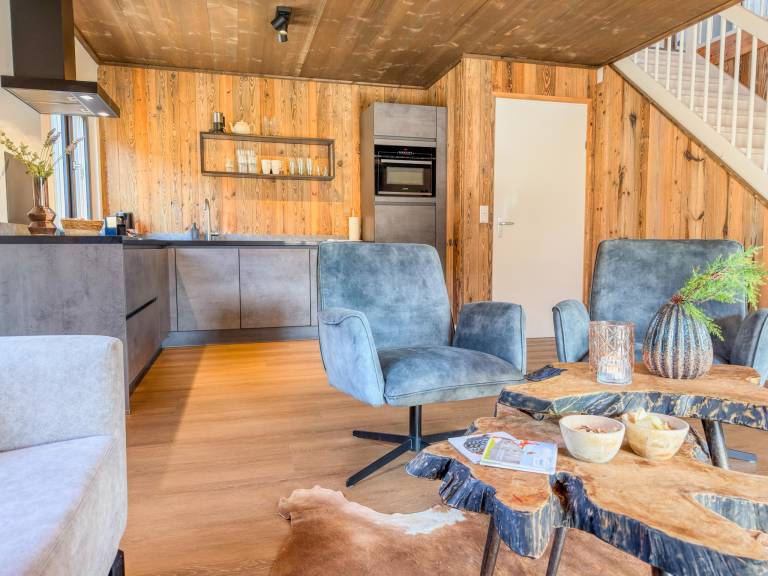 Modern chalet near Alpine lake and ski resorts — photo 5