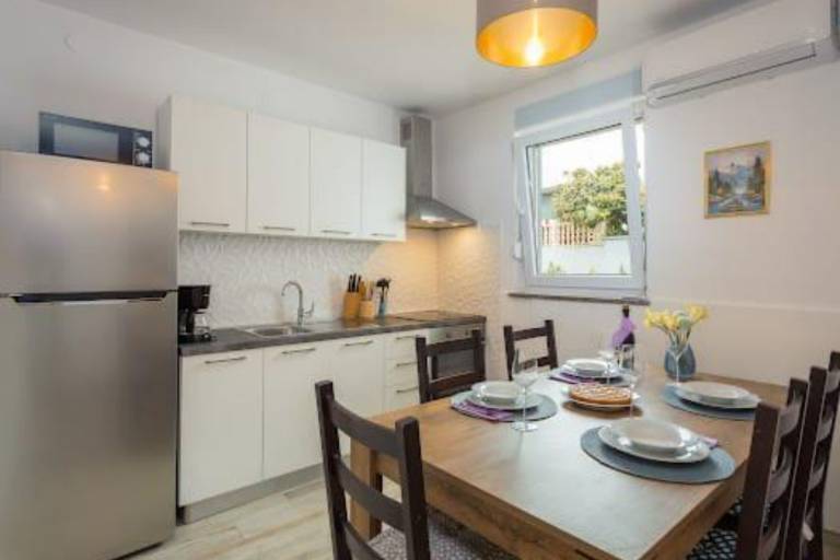 Beautiful holiday apartment with yard, BBQ & terrace | Dogs allowed — photo 4