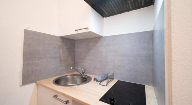 Appartement tout equipe a 600m de la gare ST Charles — photo 4