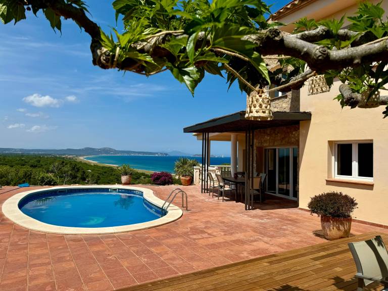 Villa with Pool and Spectacular Sea Views in Begur