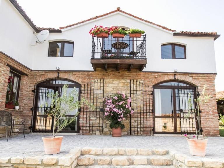Fully equipped vacation home with terrace, private pool & garden | Dogs allowed — photo 3