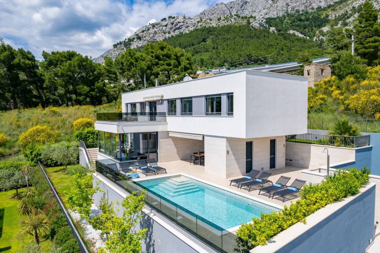 Villa with sauna, patio & private pool | Beach view — photo 2