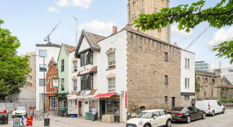 Apartment | Next to Bristol Cathedral — photo 3