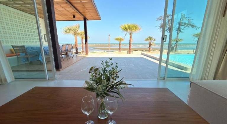Wind Haus Beachfront Villa — photo 4