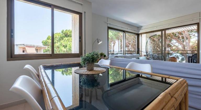 Fully equipped rental apartment with patio, private pool & yard | Next to the beach | Suitable for remote work | Pets allowed — photo 5