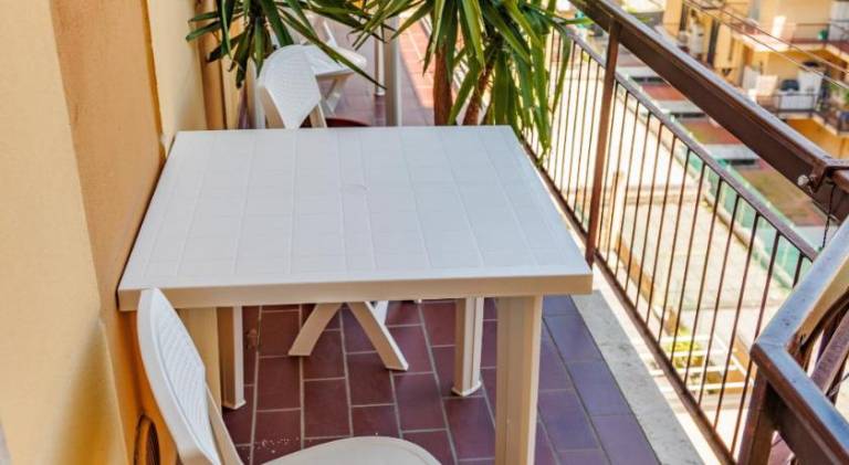 Holiday apartment with patio — photo 4