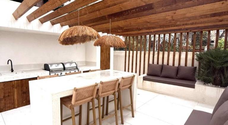 Villa with pool — photo 3
