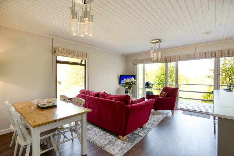 2 bedroom lodge with stunning loch, mountain views — photo 2