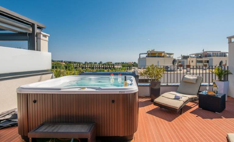 Exquisite holiday home with penthouse roof terrace, whirlpool, sea view — photo 3