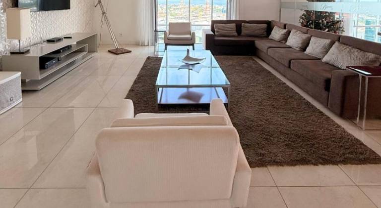 Apartment with pool — photo 2