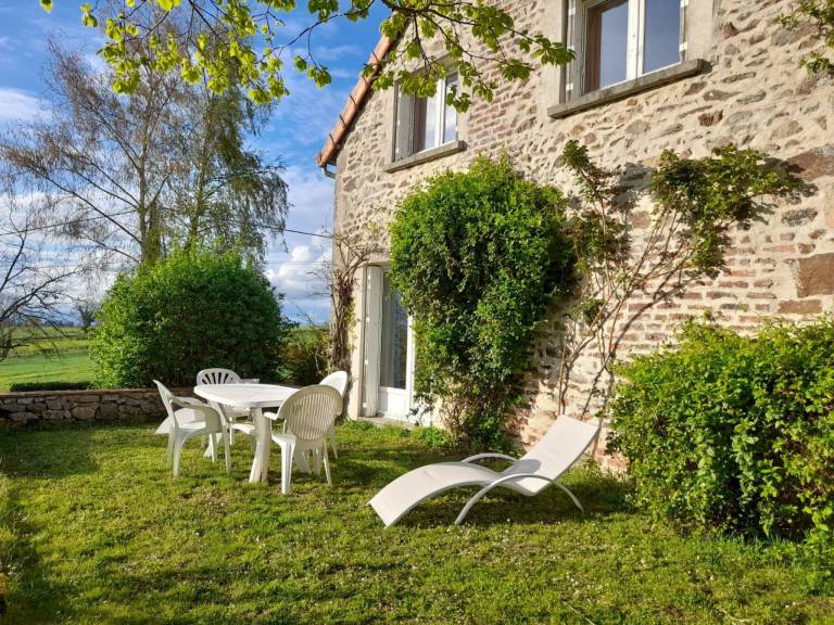 Vacation home with barbecue, patio & yard | Nature view — photo 5