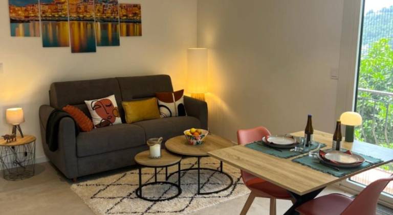Studio SHANGRI-LA - calme - confort - vue mer - Pkg - WIFI in Menton