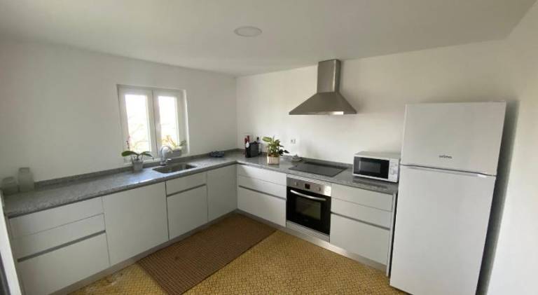 Spacious house with barbecue, private pool & garden | Pets allowed — photo 4