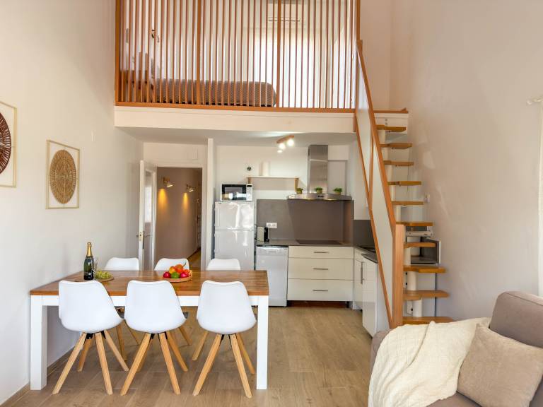 Apartment with pool & patio — photo 4