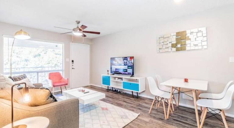 Apartment with pool in Austin, TX