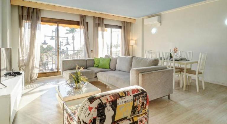 Fully equipped rental apartment with terrace | Next to the beach | Pet-friendly — photo 2
