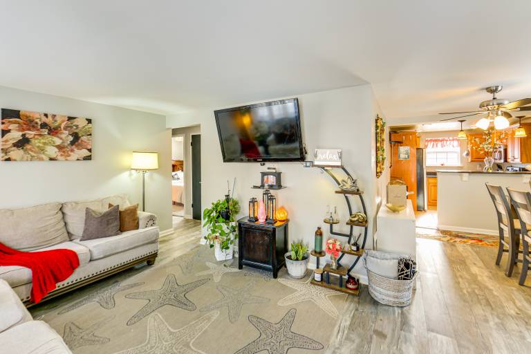 Pet Friendly, Private! Multi-Level Brookline Home — photo 5
