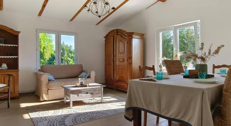 Pleasant vacation home with jacuzzi | Pets are welcome — photo 2