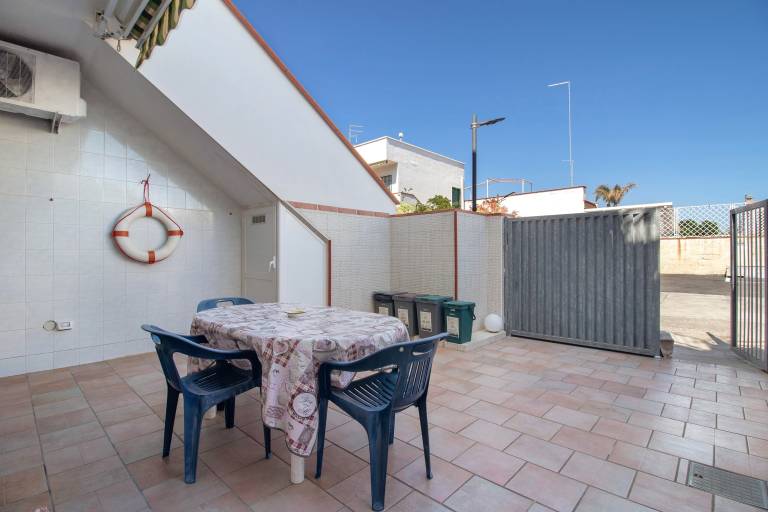 Rental apartment with terrace & garden | Garden view — photo 3