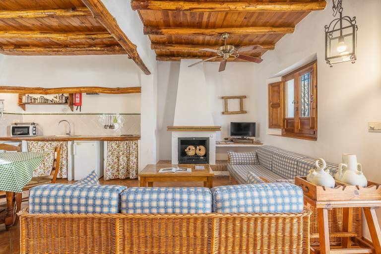 Country House 'Casa Rural El Corral' with Mountain Views, Shared Pool and Wi-Fi — photo 5