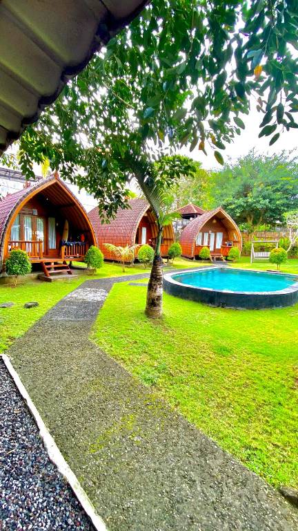 Bungalow with garden, pool & patio — photo 3