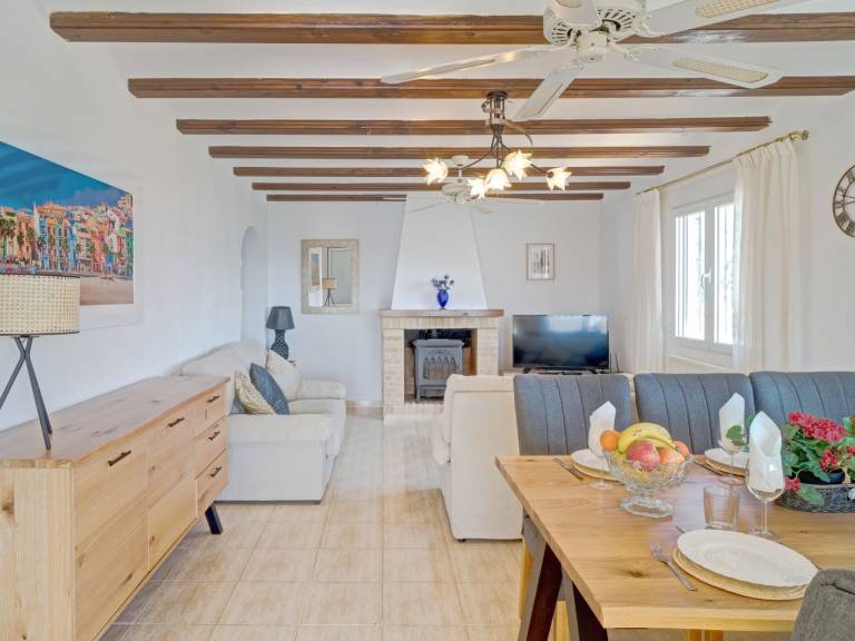 Vacation home with BBQ, private pool & patio | Sea view — photo 4