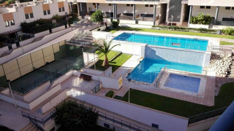 Family-friendly charming apartment with yard, pool & terrace | Beach nearby | Pet-friendly in Benidorm