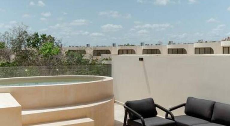 Villa with pool — photo 5