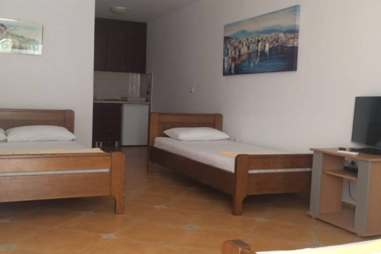 Ferienwohnung in Bečići, Velji Vinogradi f&uuml;r max. 3 Personen