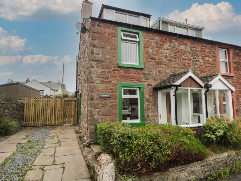 Cottage with garden | Beach view in Seascale