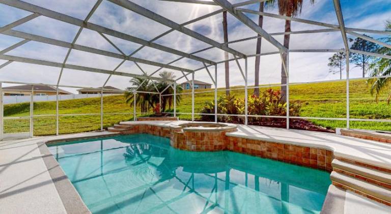 Vacation home with pool | Pet-friendly — photo 2