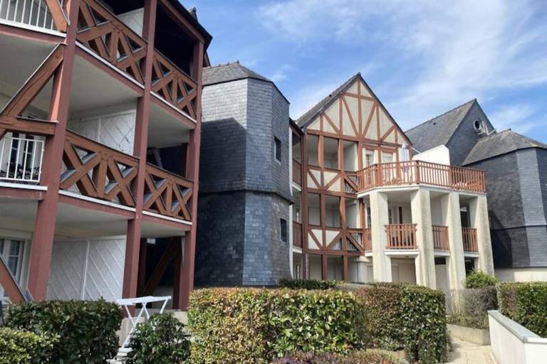 Nice holiday apartment with terrace | Pets are welcome in Vannes