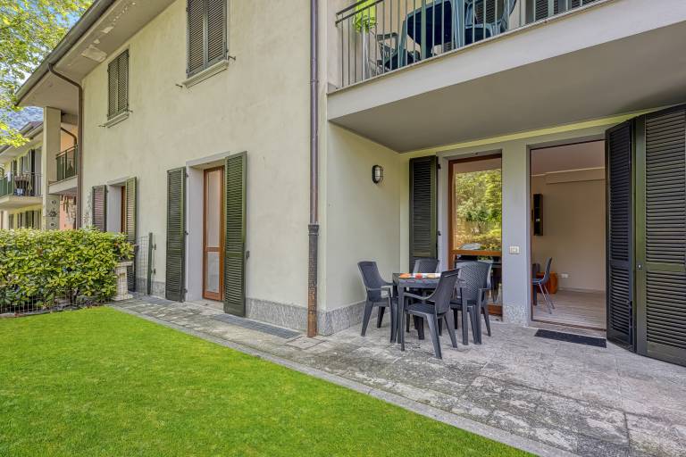 Rental apartment with yard & terrace | Mountain view in Porlezza